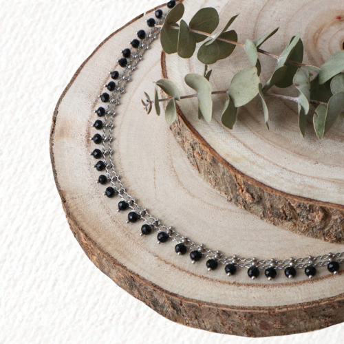 collar cuentas negras