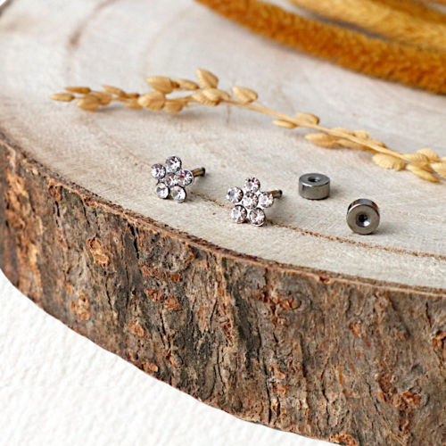 pendientes flor brillantes