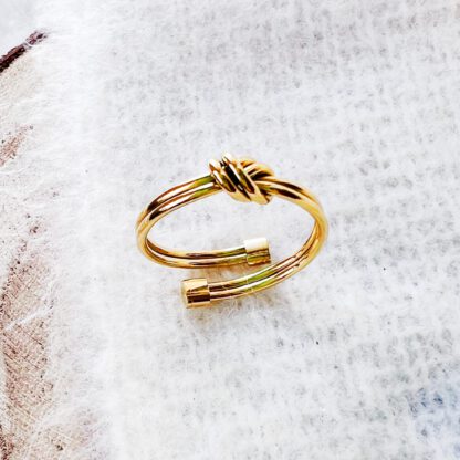 Anillo nudo dorado